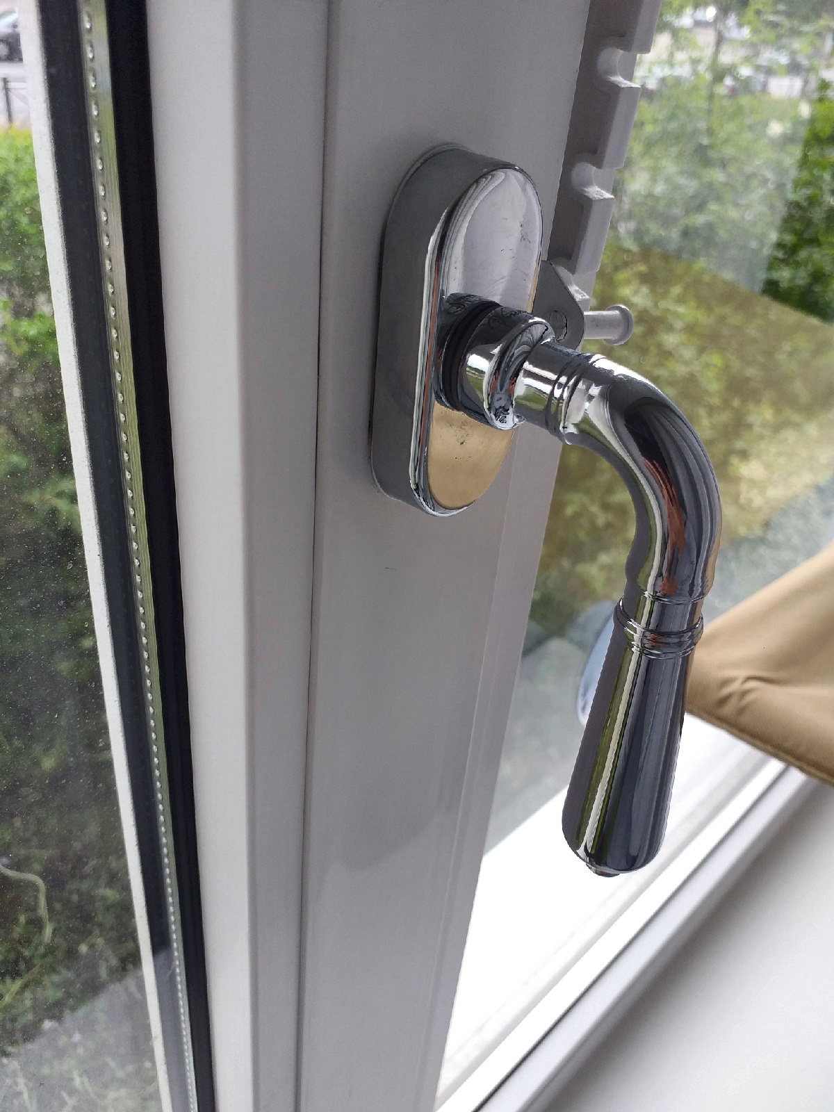 Эволюция Оконных Ручек: Стиль, Удобство и Безопасность