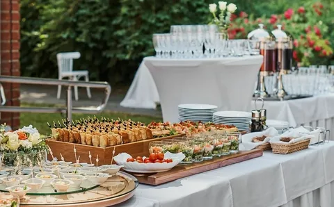 Выездной банкет: Гастрономическое путешествие вне стен ресторана